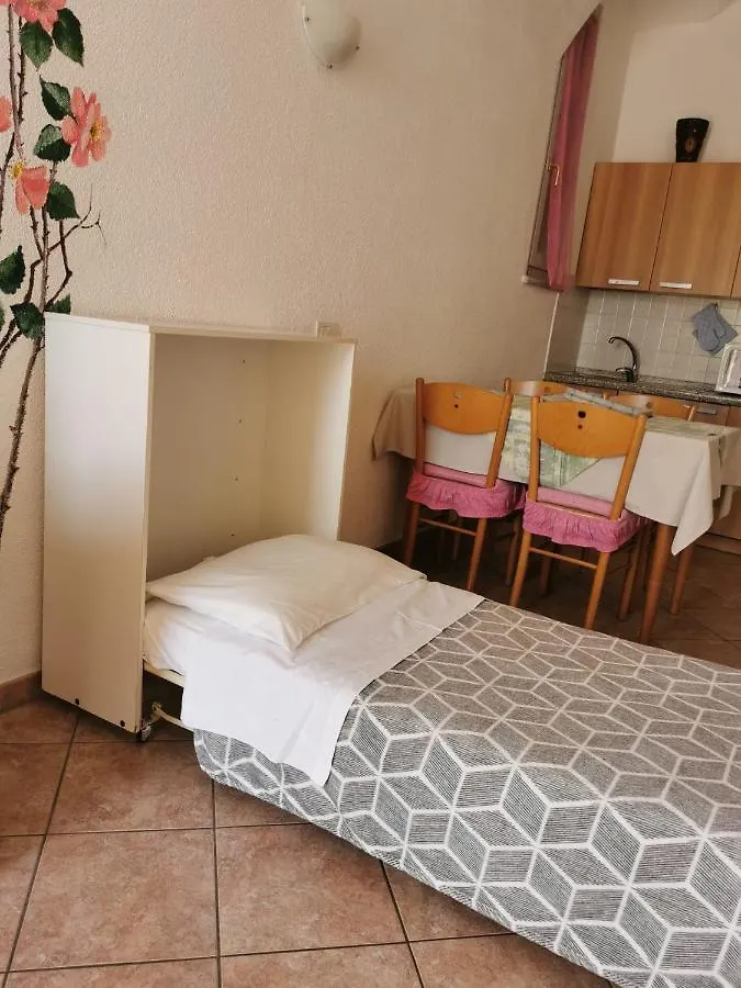 Residence Celeste Mezzegra 2*,